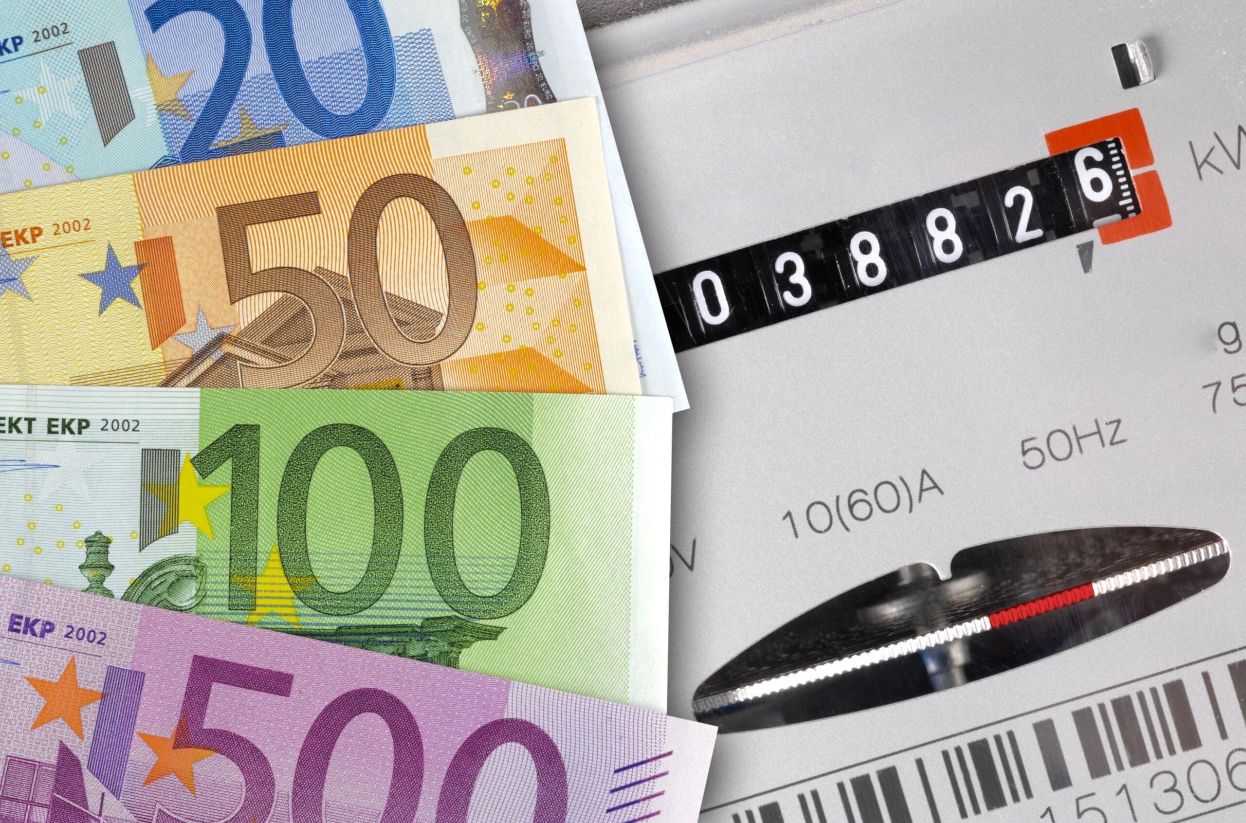Evigo® Euro Banknoten Neben Einem Meter. Finden Sie Die Besten Stromanbieter Zu Günstigen Preisen.